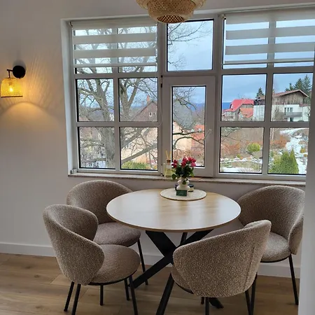 Karkonosze - Patio Na Deptaku Z Parkingiem W Cenie Карпач